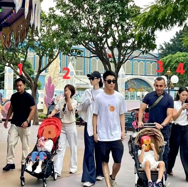 惊！奚梦瑶一家迪士尼出游太有爱