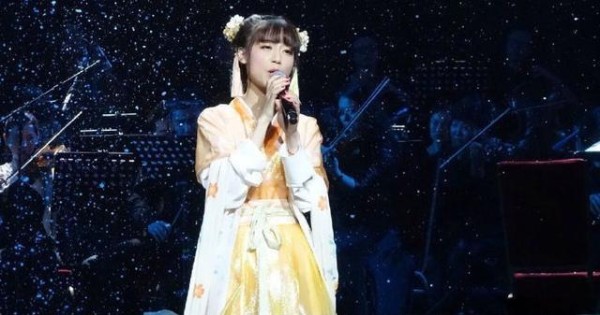 90后原创女歌手, 不仅人美, 写曲唱歌更厉害, 连林更新都关注了她