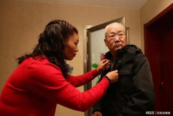 一次偶然机会让我发现，把父亲送到酒店养老，比去养老院好百倍！