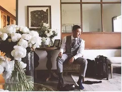 2017年婚纱款式_我们盘点了2017年8对明星的婚礼,告诉你怎么穿婚纱更高级|沾喜气