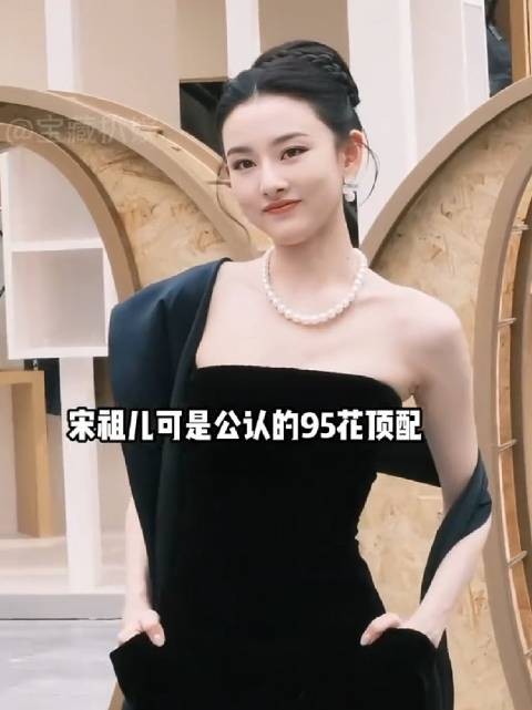 为何关晓彤让鹿晗爱到骨子？看众女星和她同框，难怪被誉合影杀手 古力娜扎