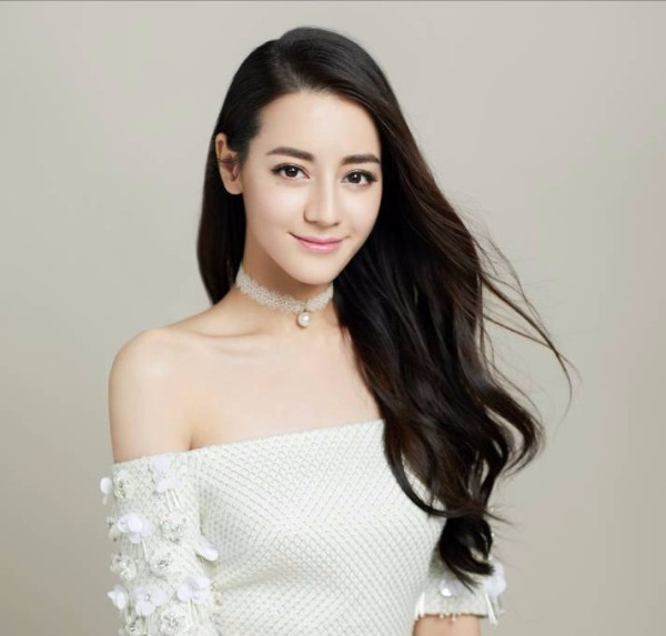 迪丽热巴不为人知的幕后故事，快来一探究竟！