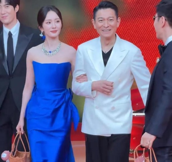杨幂与刘德华红毯同框