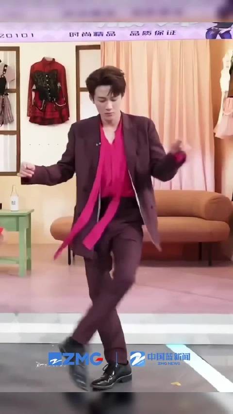 檀健次扫腿舞