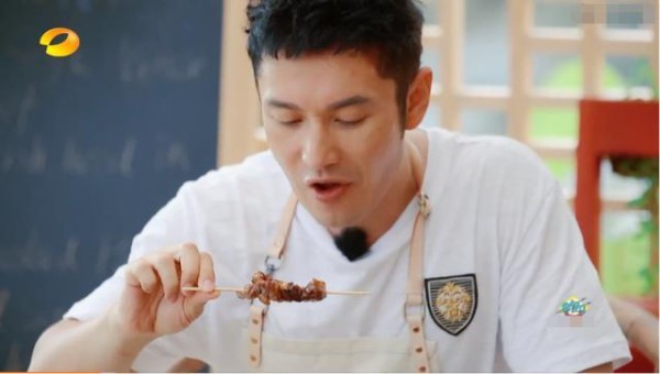 黄晓明人气口碑双双下滑 《中餐厅》因这动作被怒喷