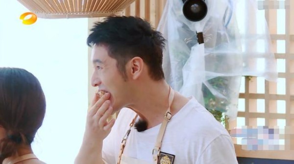 黄晓明人气口碑双双下滑 《中餐厅》因这动作被怒喷