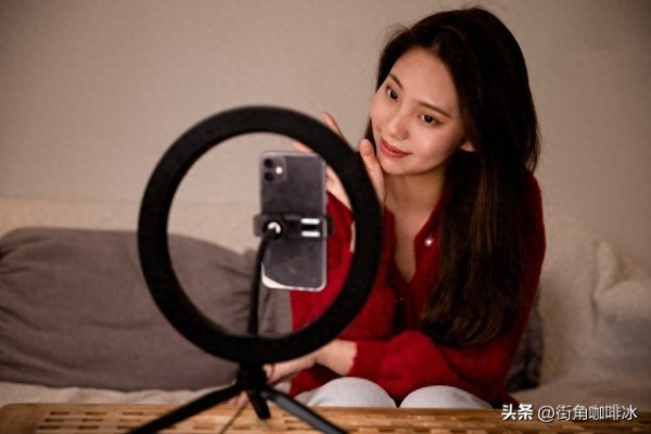 颜值？才华？网红到底凭啥火？揭秘背后的真相！