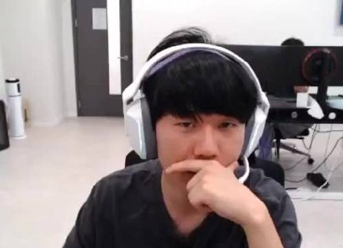Lehends称Viper像家人实为疯子，引粉丝热议