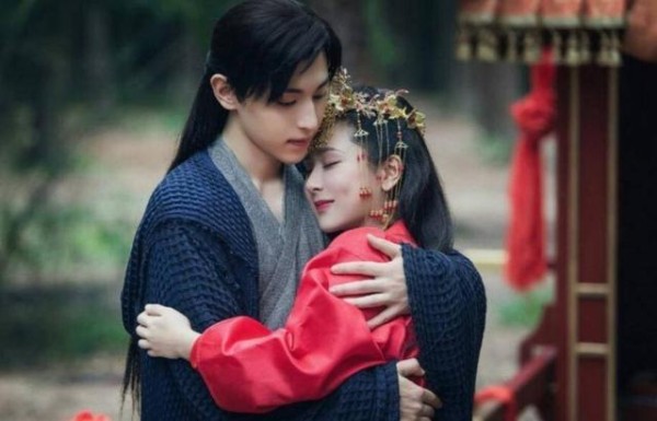 邓伦杨紫合体拍摄广告后，《香蜜》制片人诚邀两人再度合作？