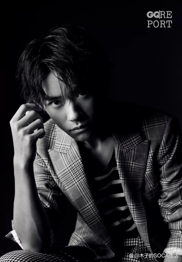 易烊千玺《ELLE》专访：谈自由主动选择权，话剧院放弃引发热议