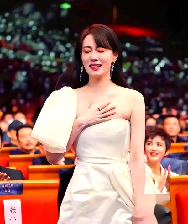 六位女演员的职业生涯起伏与启示