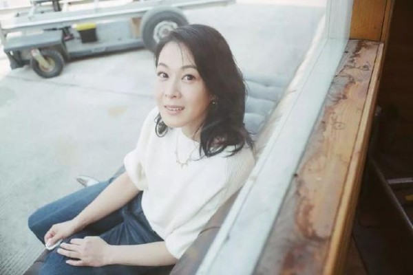 明星成名前的坎坷，赵丽颖在街边发卡，而她和金城武排班洗过厕所