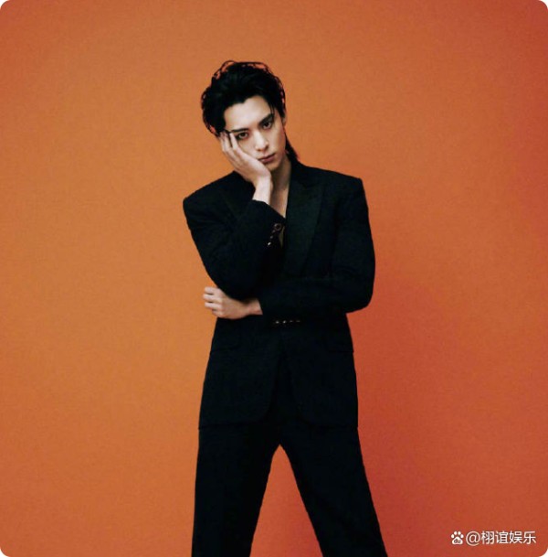 王鹤棣 LV 深V西装征服时尚圈