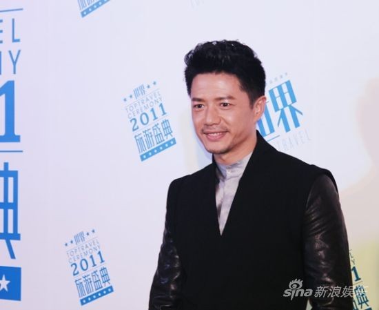 段奕宏独特西装出席盛典