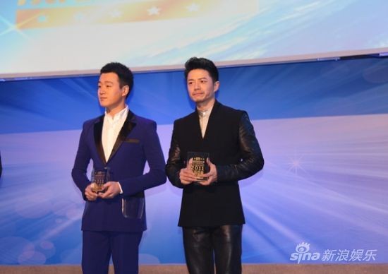 段奕宏(右)与佟大为(左)