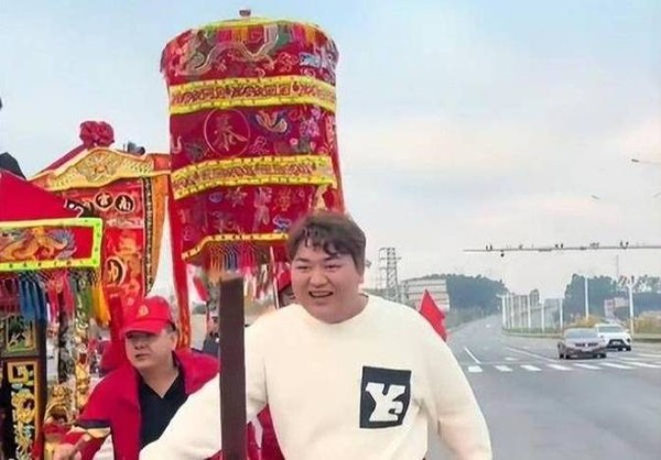 全红婵家族崛起，哥哥直播暴富！跳水天才背后的商业秘密曝光！