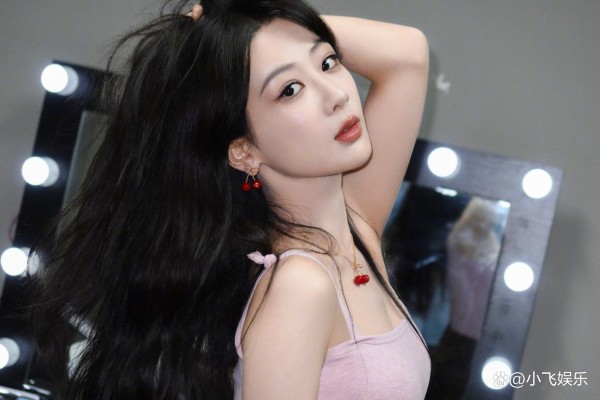 杨紫的家世和蜕变之路：从童年小雪到女王的“逆袭爽文”有多强？