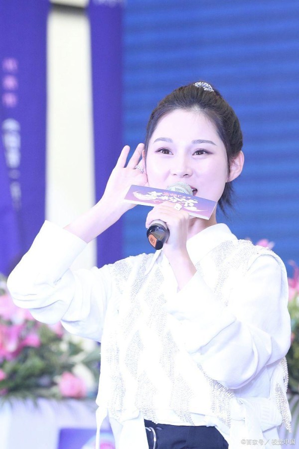 网红歌曲2024最火抖音歌曲是现象级爆款，黑马逆袭，跨域合作