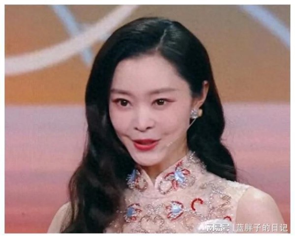 宋轶跨界主持：以演技为翼，翱翔主持新领域