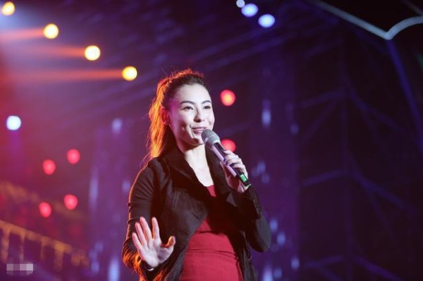 爆谢霆锋求婚王菲失败 张柏芝：他好坏不关我事，我有儿子和生活