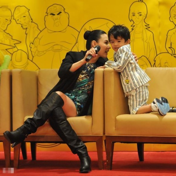 爆谢霆锋求婚王菲失败 张柏芝：他好坏不关我事，我有儿子和生活