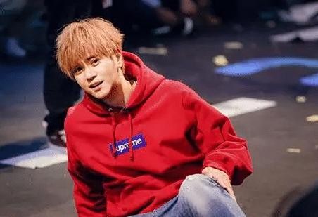 “歌手不唱歌、演员不拍戏”，全靠综艺撑热度的三位明星！
