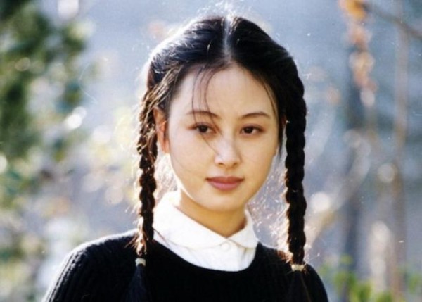 曾红极一时, 隐退皈依佛门后却周游世界享受时光, 今素颜依然美丽