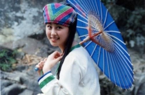 曾红极一时, 隐退皈依佛门后却周游世界享受时光, 今素颜依然美丽