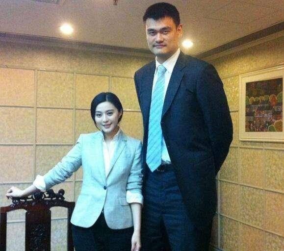 史上最尴尬的几张明星合照，马云像“小孩”，鲁豫太瘦小