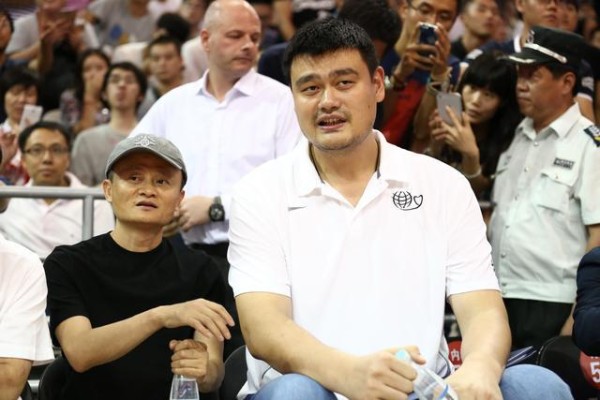 史上最尴尬的几张明星合照，马云像“小孩”，鲁豫太瘦小