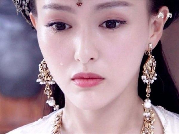 古装剧里面哭泣的女明星，唐嫣面无表情，最后一个哭得我心都碎了