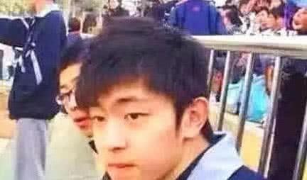 明星出道前照片，吴亦凡胡歌帅气，蔡徐坤鞠婧祎是“魔鬼”吗