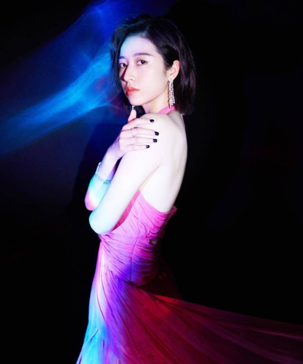 出道七年复旦女神<strong></p> <p><a style='color:#f10404;' href='https://www.mingxing.cc/tags-723.html ' target='_blank'>鹿晗</a></strong>，<a style='color:#f10404;' href='https://www.mingxing.cc/tags-723.html ' target='_blank'>鹿晗</a>张新成都带不火，如今她凭刻意炒CP走红
