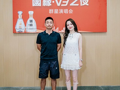 方媛经纪人季洪雨与明星合影