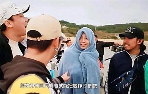 没背景的演员有多心酸？王一博被公司当备胎，彭昱畅更惨