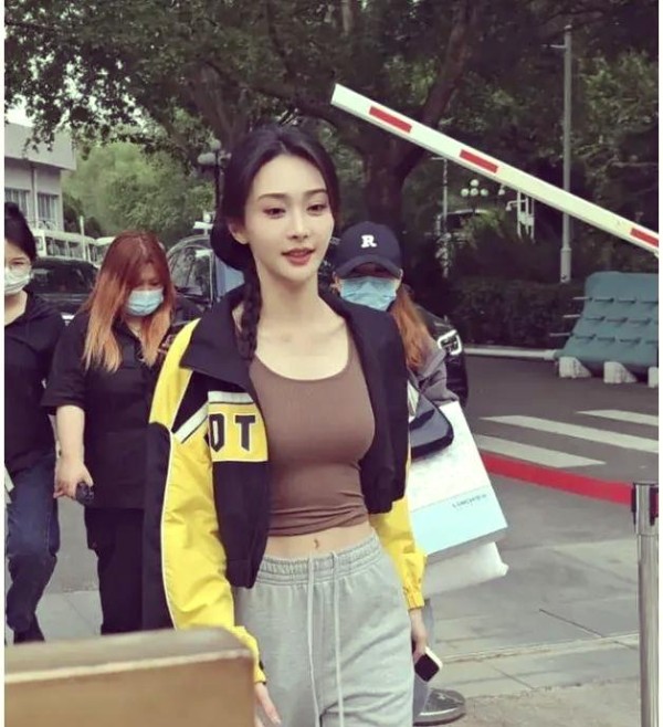 陈冰的荧幕生涯：从歌手到演员的精彩历程