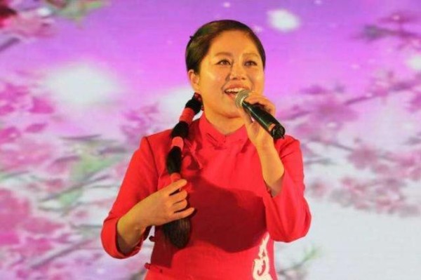 她参加《星光大道》，为成名借120万买“人气”，竹篮打水一场空