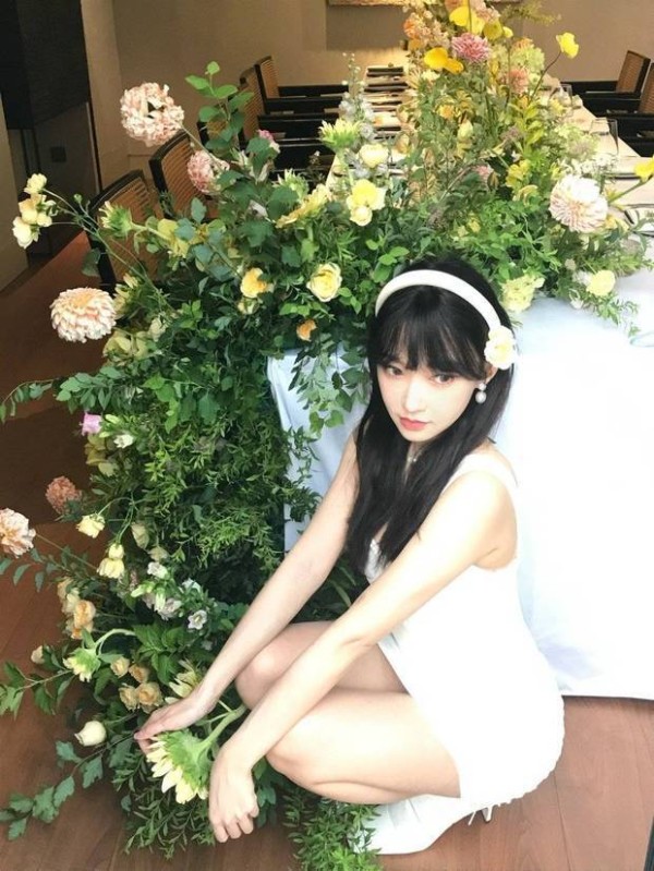 搜狐娱乐讯 16日，程潇在社交平台上更新一组美照，并配文称：“27岁第一天的照片<a target=