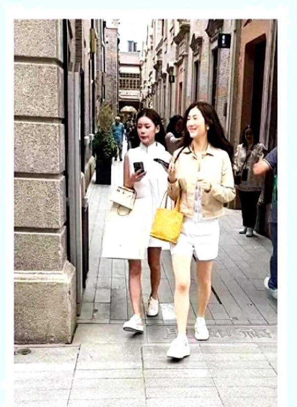 马筱梅上海密会闺蜜！少女感爆棚，结婚礼服惊艳曝光！