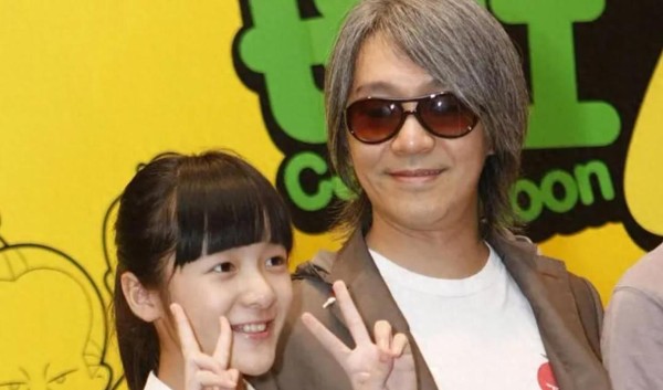 63岁周星驰也没想到，自己27岁的“干女儿”，终于让他不再担心了