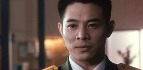 同为李连杰“干儿子”，一个落魄无人识，一个半个娱乐圈力捧