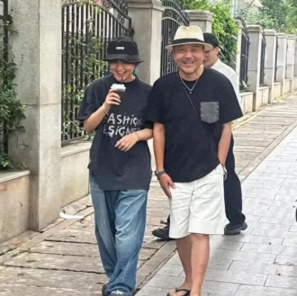 汪涵与周笔畅长沙街头无滤镜再聚，二十年忘年交成娱乐圈稀有风景