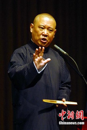 郭德纲自曝家中曾丢失八万块钱 40条狗都没看住