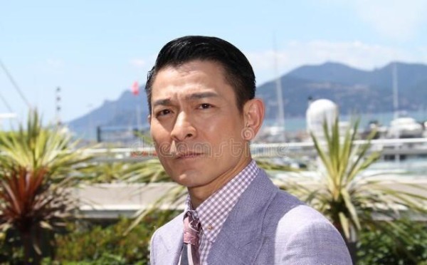 刘德华线上演唱会突破3.5亿人次观看，虽然轰动可是也有两大槽点