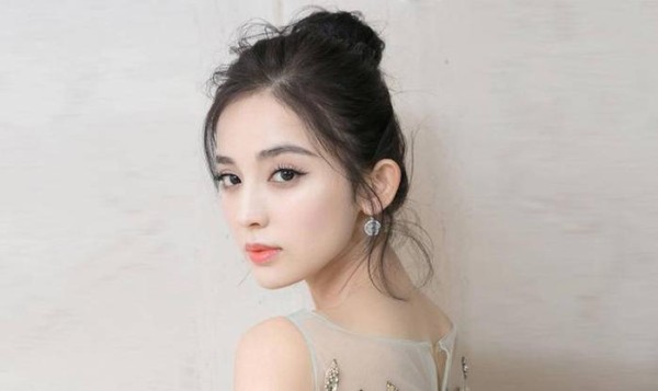 被吐槽改年龄的美女明星，唐艺昕第八，李冰冰第二，第一是谁？
