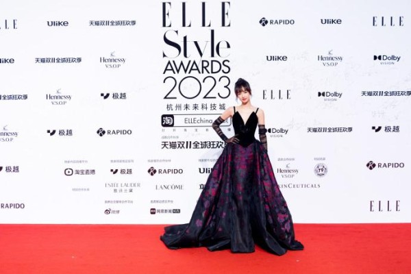 迪丽热巴古力娜扎引爆ELLE红毯，一个雍容华贵，一个典雅浪漫