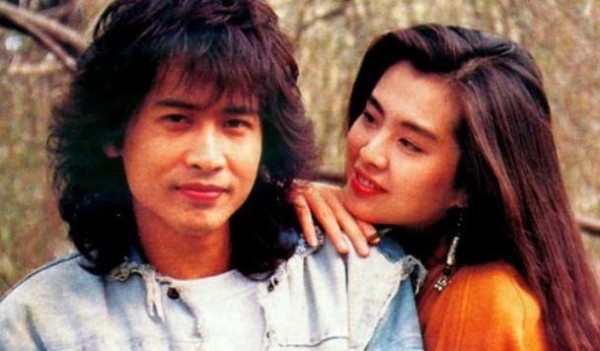 他是华语歌坛值得崇拜的人，出道多年，唱了很多经典歌曲