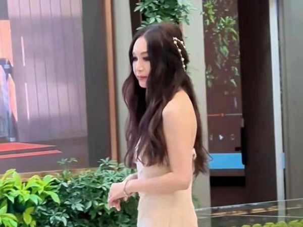 温碧霞到汕尾海丰参加商演，当地现狂热追星一幕
