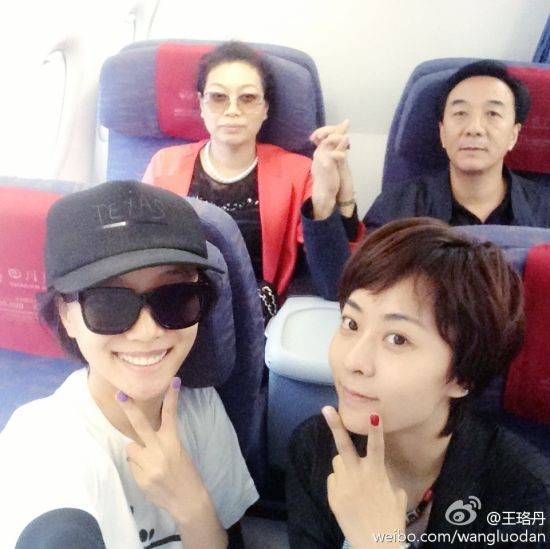 刘嘉玲帅气侄子星味十足　盘点明星亲属罕见照片