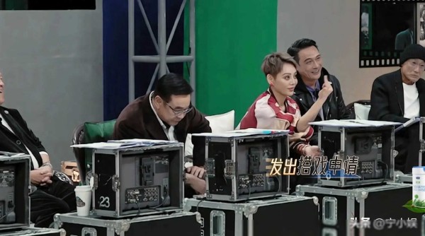 启点互娱：标题：娱乐圈内幕揭秘：明星待遇差异引发的深思
最近一档热门综艺节目掀起了轩然大波，不是因为明星们的精彩表演，而是因为其中暗藏的娱乐圈内幕。在这个节目中，18位明星学员和8位影视圈大咖级导师集结一堂，然而，他们之间的待遇却出现了惊人的差异，这引发了广泛的关注和讨论。
让人震惊的是，即便是资深演员许君聪，也未能逃脱待遇不公的困境。尽管他展现了出色的喜剧表演和精湛的舞蹈技艺，却被导师们冷漠对待...